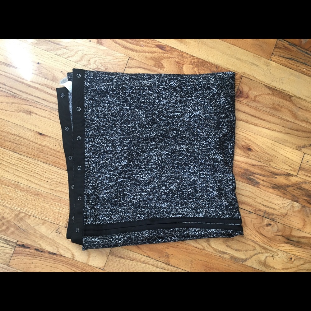 Lululemon Vinyasa Wrap Scarf Black White